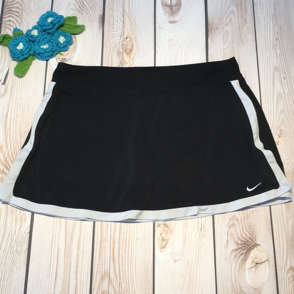 Nike Pants - Nike women’s dri-fit tennis skort